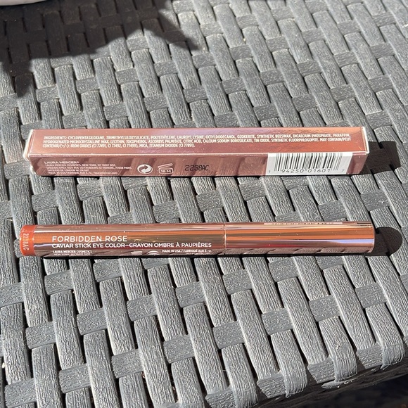 Laura Mercier - Caviar Stick Eye Shadow - Forbidden Rose - Picture 12 of 16